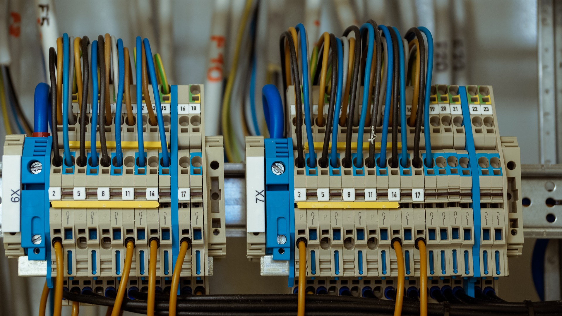 Elektroinstalace společných prostor? Revize rozhodně nepodceňujte.