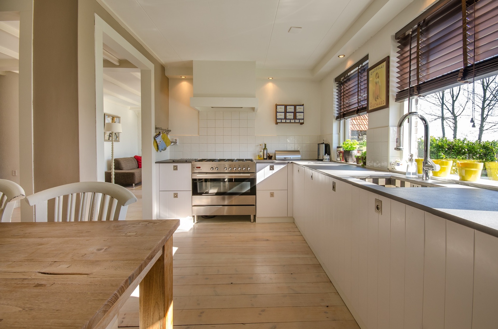 Otevřený interiér – která podlaha vyhoví odlišným požadavkům obýváku i kuchyně?