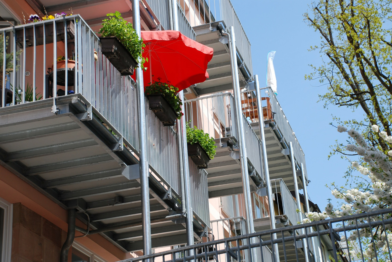 Jak si zajistit na terase nebo balkóně stín?